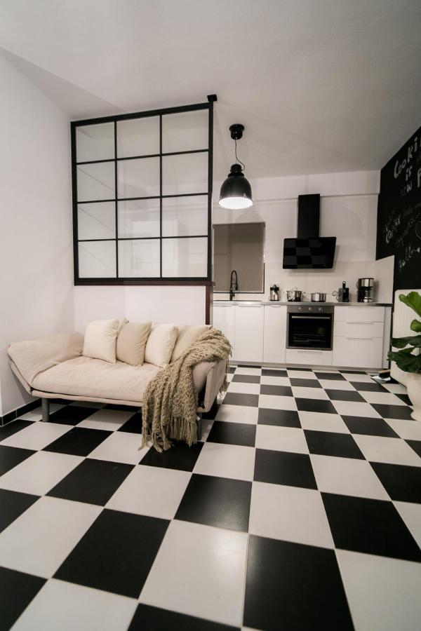 Fena Uptown Easy Living Apartment 볼로스 외부 사진